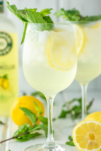 Limoncello Spritz